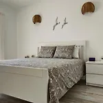 The Swallow's Rest House - Meia דירה לאגוּ‏ש