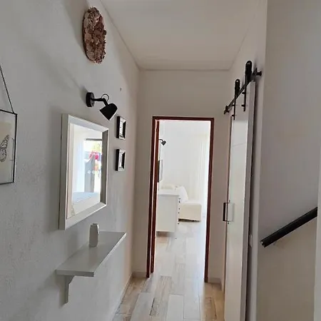 Daire The Swallow's Rest House - Meia *