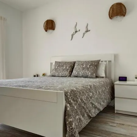 The Swallow's Rest House - Meia Apartment Lagos